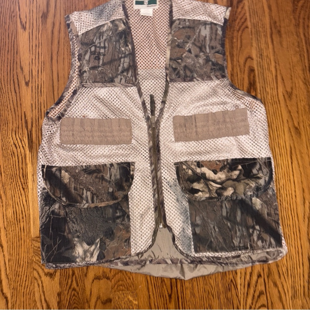 Game Hunter hunting vest. Camo. Sz Med polyester. Game bag in back. ammo strips